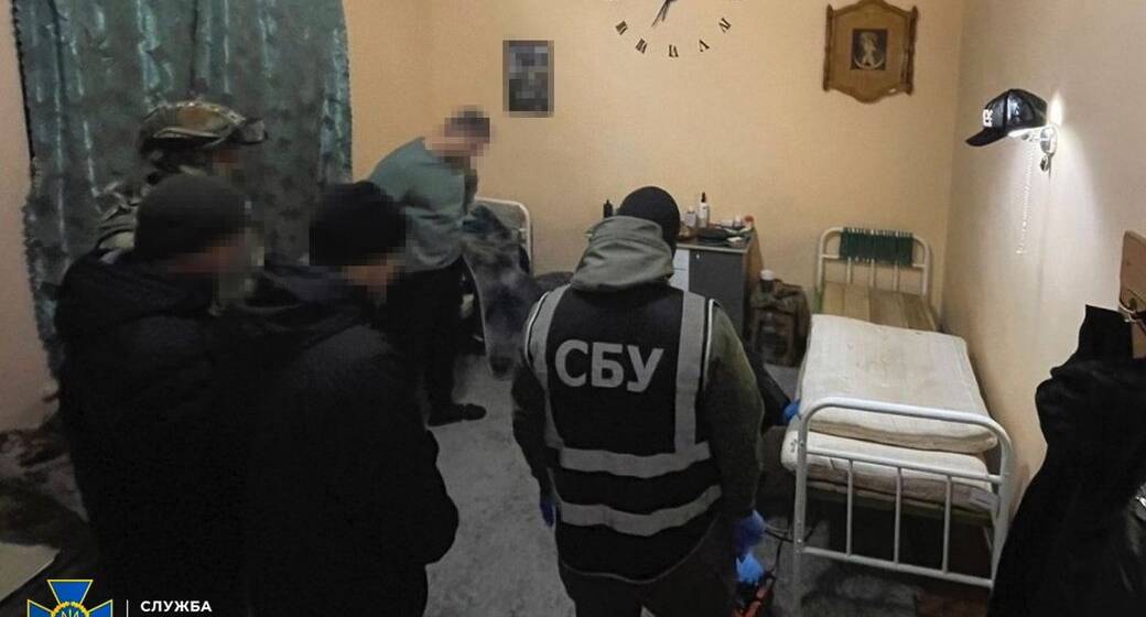 СБУ затримала в’язнів вінницької колонії, які обкрадали клієнтів українських банків