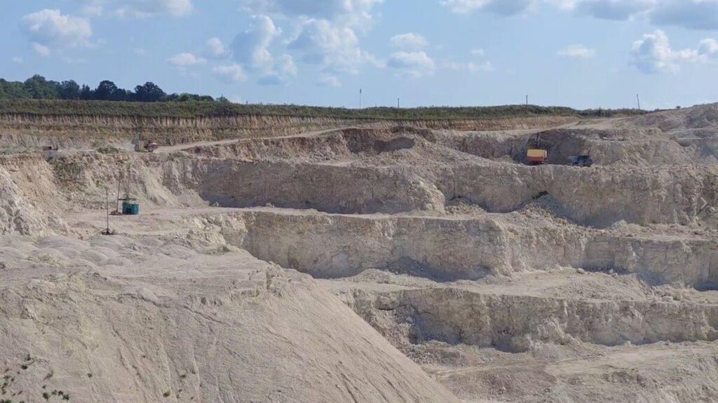 Мешканців Вінниччини попереджають про планові вибухи на кар’єрі