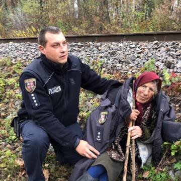На Вінниччині поліціянти знайшли 87-річну жінку, яка три доби блукала за селом