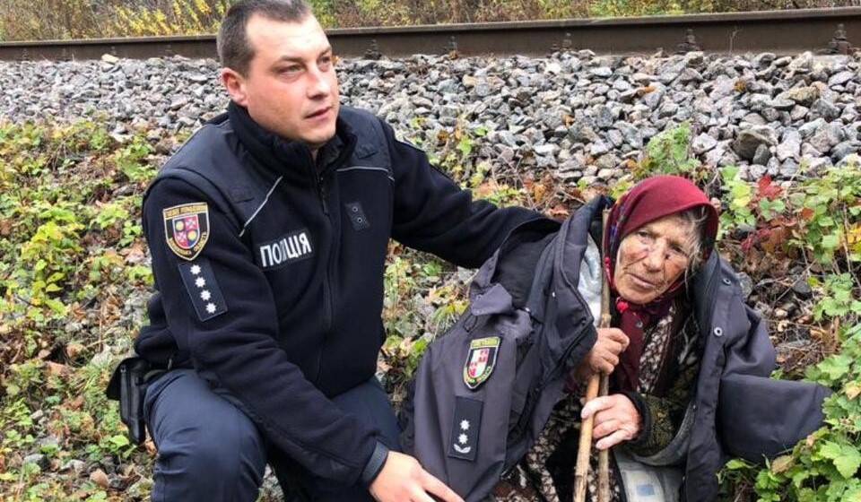 На Вінниччині поліціянти знайшли 87-річну жінку, яка три доби блукала за селом