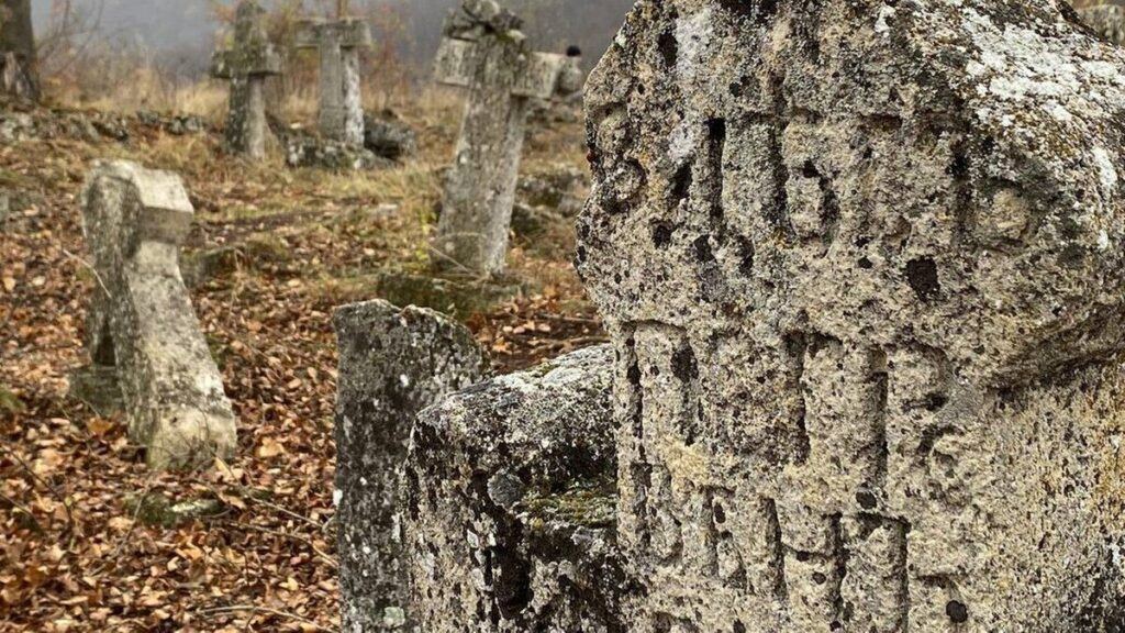 На Вінниччині привели до ладу занедбаний козацький цвинтар