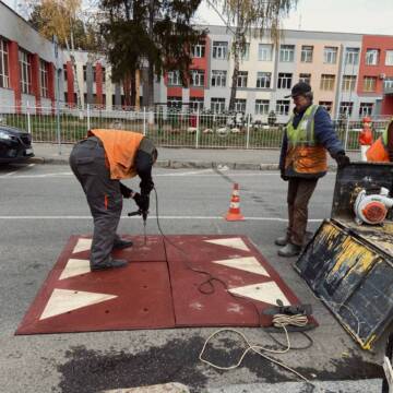 У Вінниці продовжують встановлювати обмежувачів швидкості біля закладів освіти