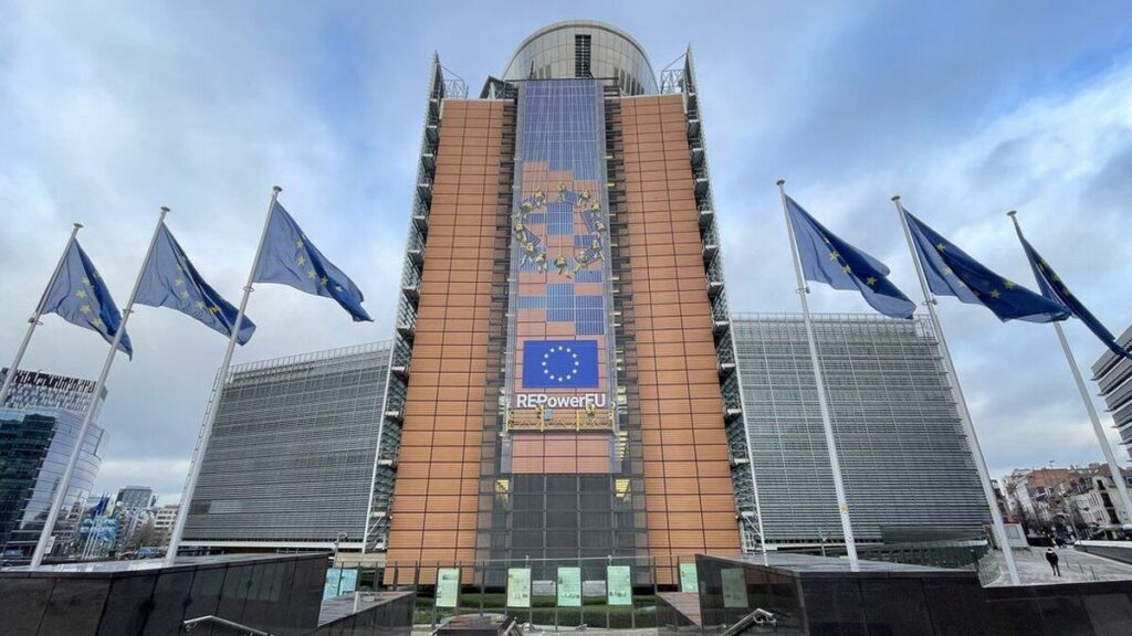 Єврокомісія запропонувала продовжити економічний безвіз України з ЄС до червня 2025 року