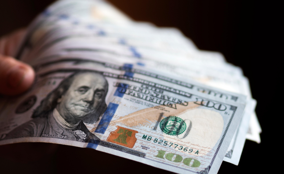 НБУ підвищив офіційний курс долара до нового максимуму
