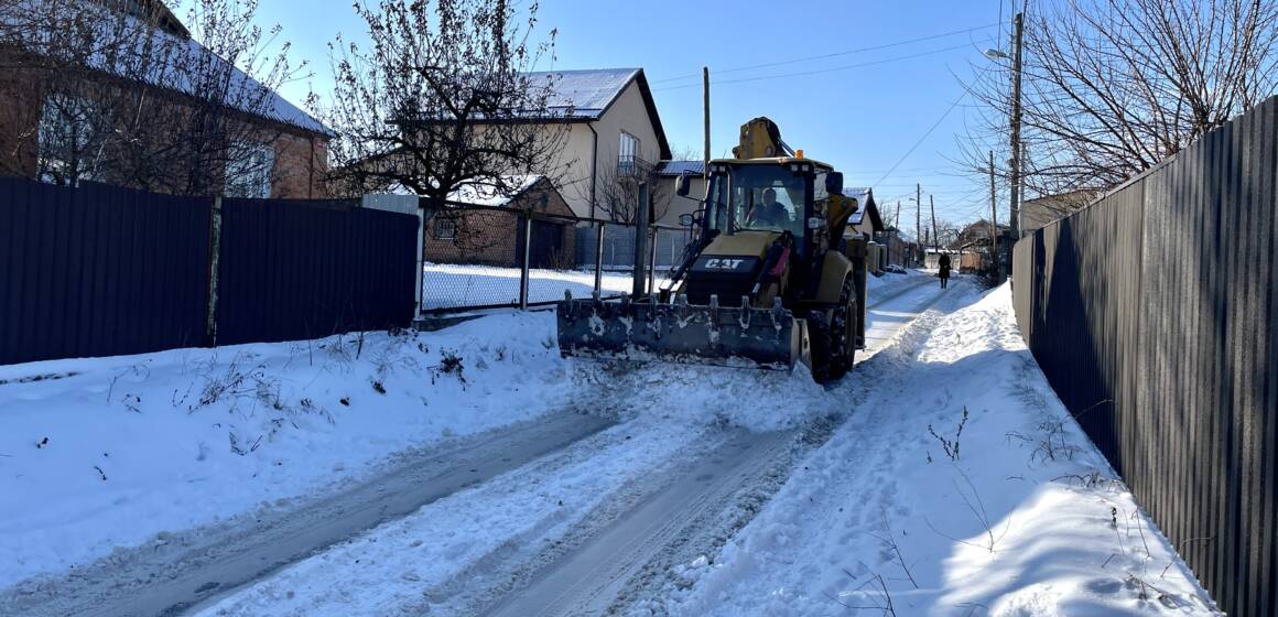 Чистка доріг у приватному секторі та старостинських округах Вінниці триває