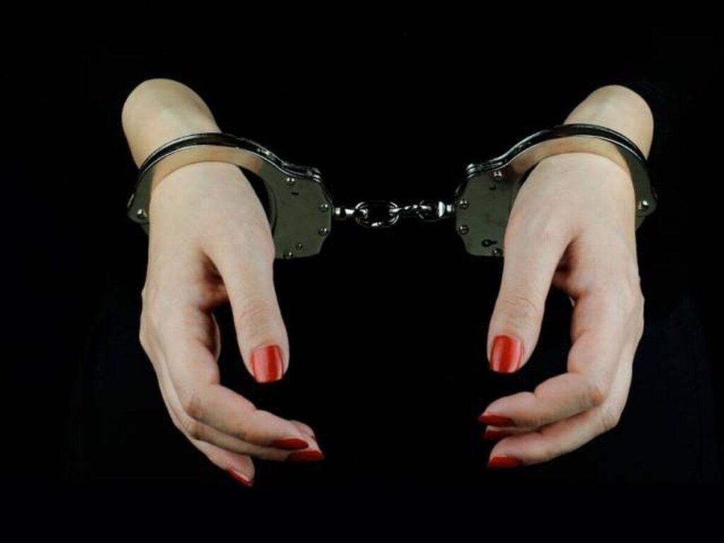 Двічі вдарила чоловіка ножем у серце: за вчинений злочин зловмисниця проведе за ґратами п’ять років