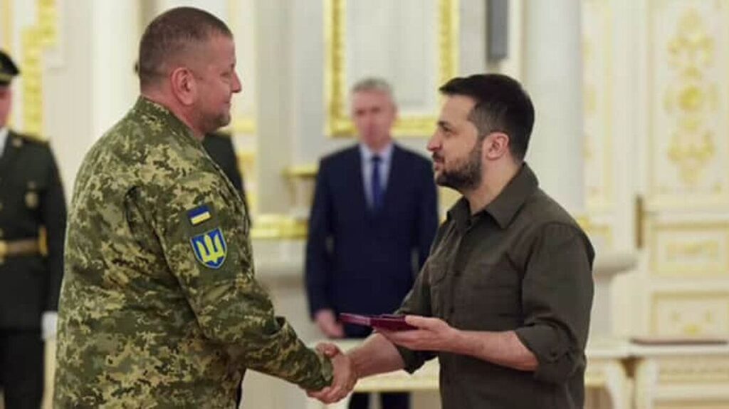 Кому українці довіряють найбільше серед політиків та військових: опитування