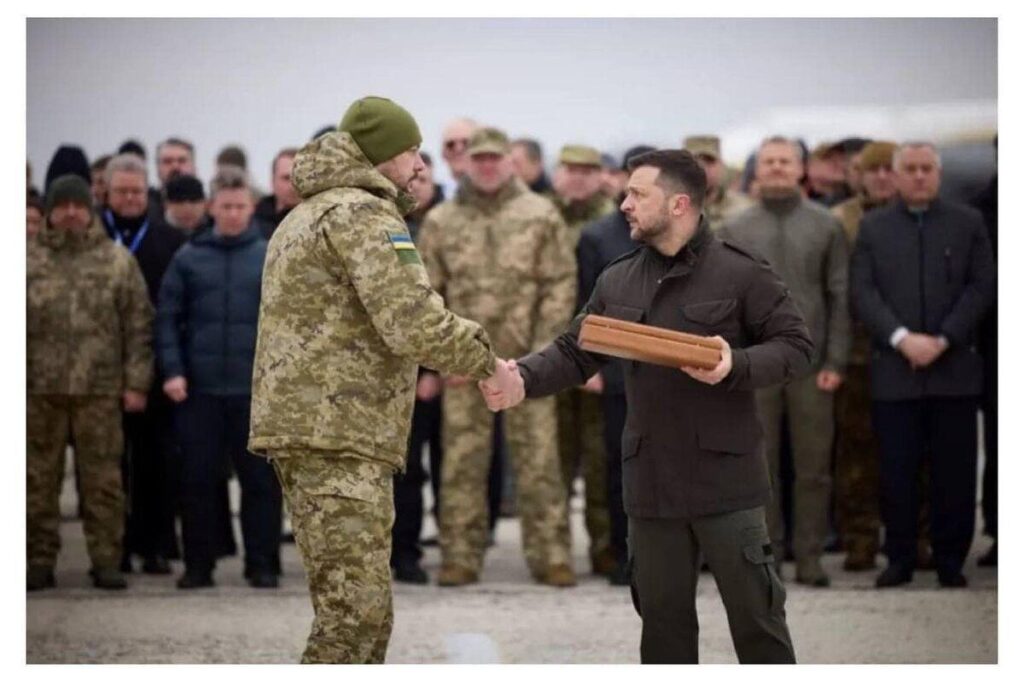 Прикордонника з Вінниччини нагородили іменною зброєю