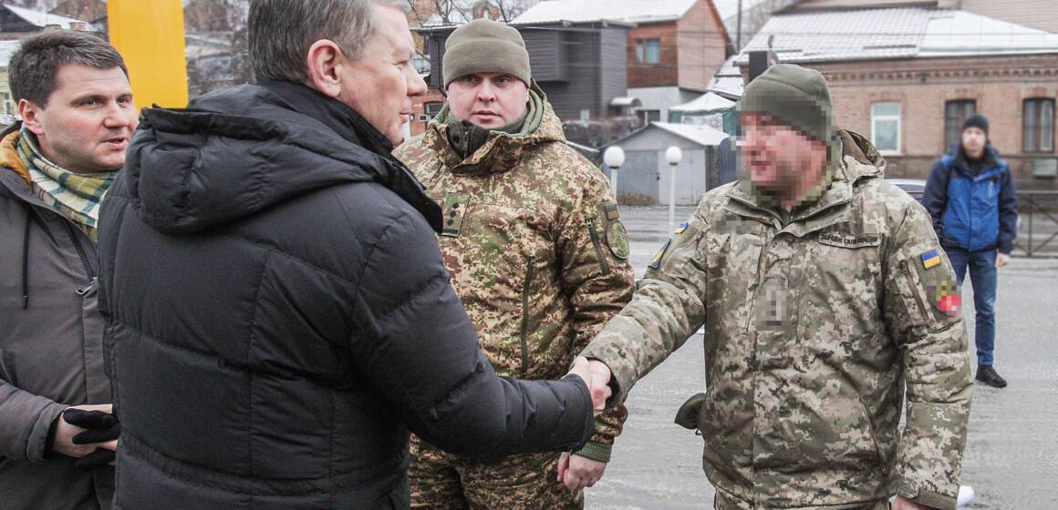 Сергій Моргунов передав два автомобіля військовим на фронт у рамках діяльності Міжрегіонального координаційного гуманітарного штабу