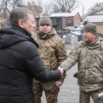 Сергій Моргунов передав два автомобіля військовим на фронт у рамках діяльності Міжрегіонального координаційного гуманітарного штабу