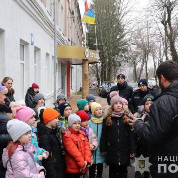 Поліцейські офіцери громади Вінниці організували екскурсію для школярів