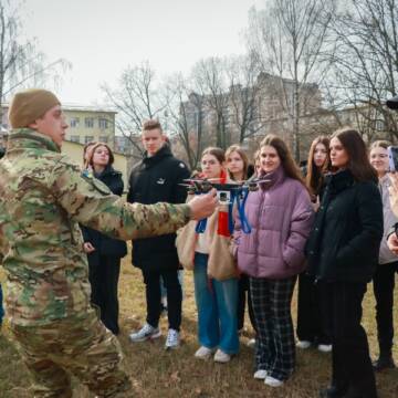 Вінницькі школярі отримали “Урок мужності” від нацгвардійців