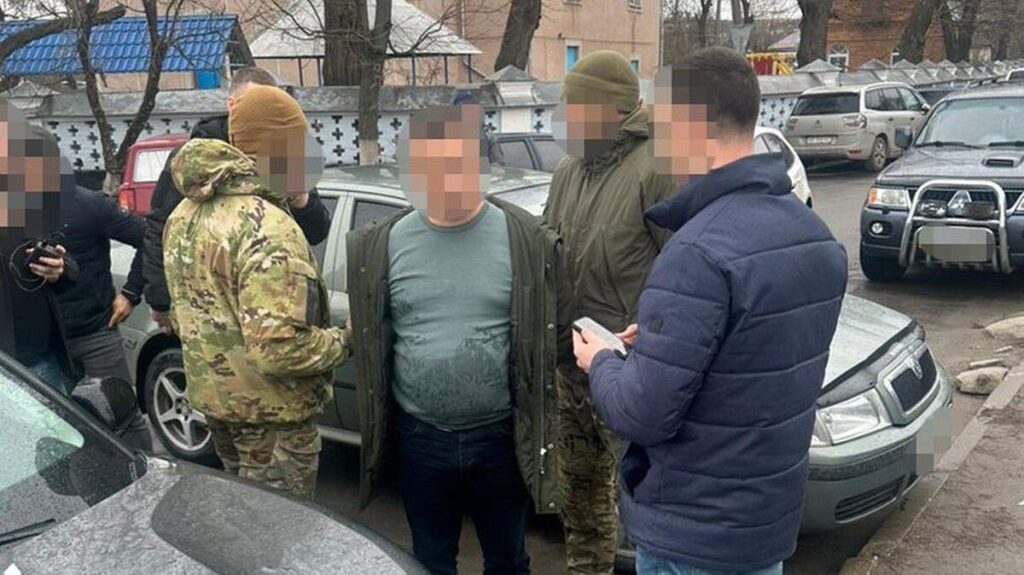 На Вінниччині ДБР затримало на хабарі керівника окружної прокуратури