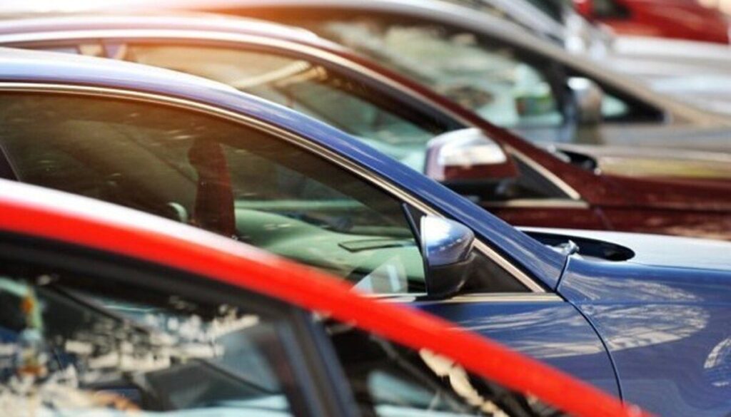 У січні цього року українці купили понад 4 тисячі нових автівок