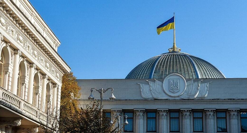 Зеленський вніс до Ради законопроєкти про продовження воєнного стану та мобілізації