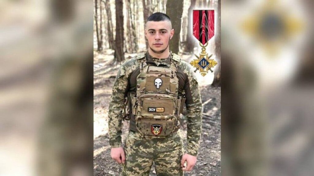 Оборонця з Вінниччини нагородили нагрудним знаком Золотий хрест