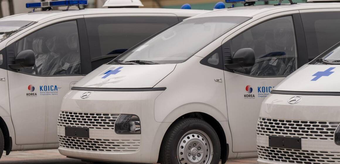 Україна отримала ще 10 автомобілів швидкої допомоги від Південної Кореї
