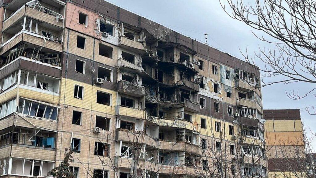Що відбувається на місці атаки у Кривому Розі (Фото)