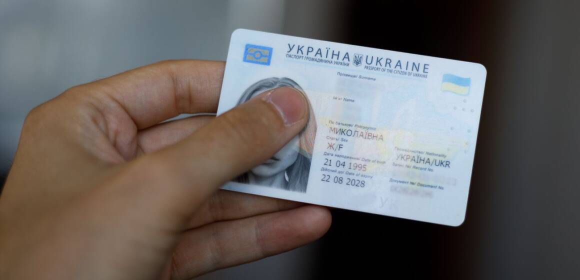 Отримання першого паспорту громадянина України: що потрібно знати?