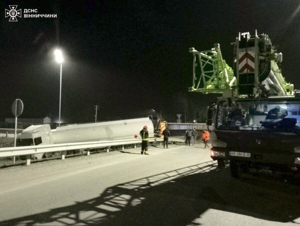 На Вінниччині сталася ДТП за участю двох вантажівок