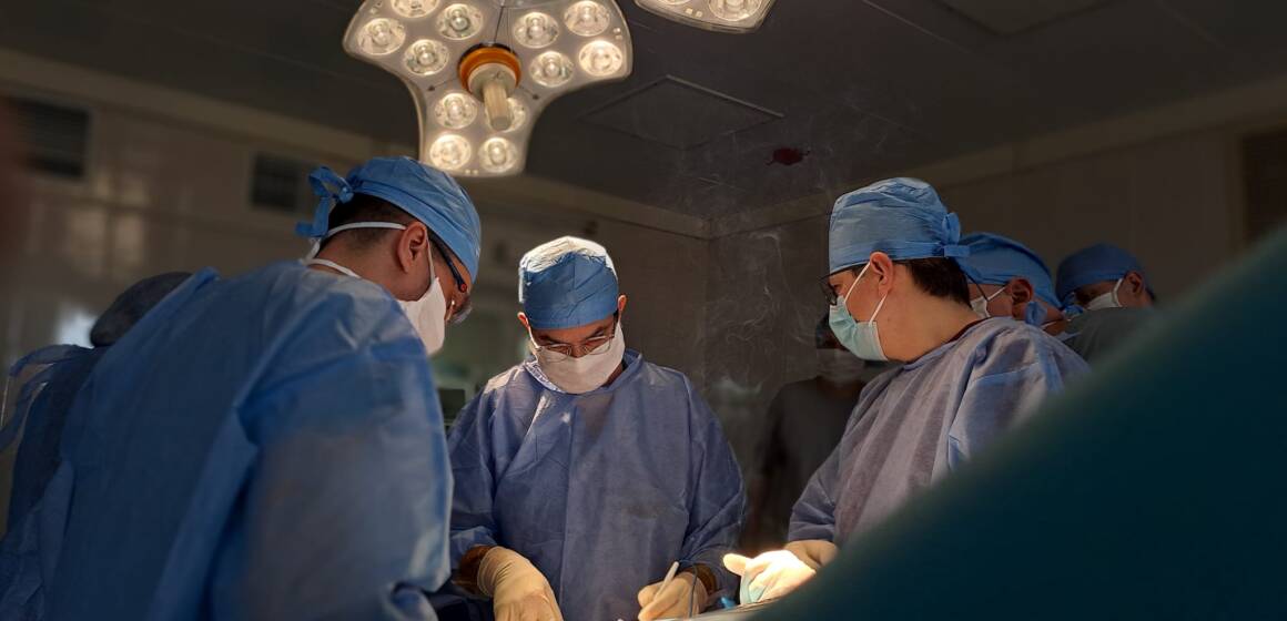 У Вінниці провели унікальне для України протезування: пацієнт зможе ходити вже за шість тижнів