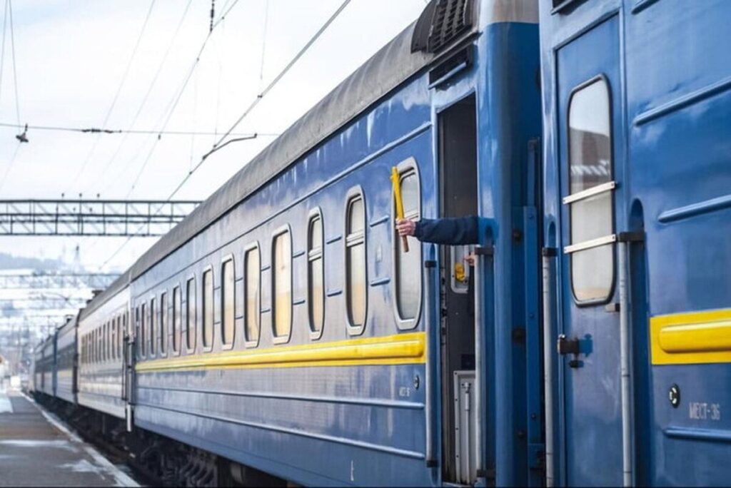 Укрзалізниця запустила тестовий моніторинг та автовикуп квитків