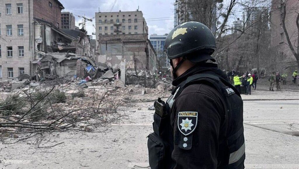 У Києві пролунали вибухи одразу після тривоги: є постраждалі