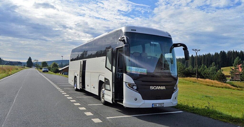 Україна змінює правила пропуску автобусів на кордоні
