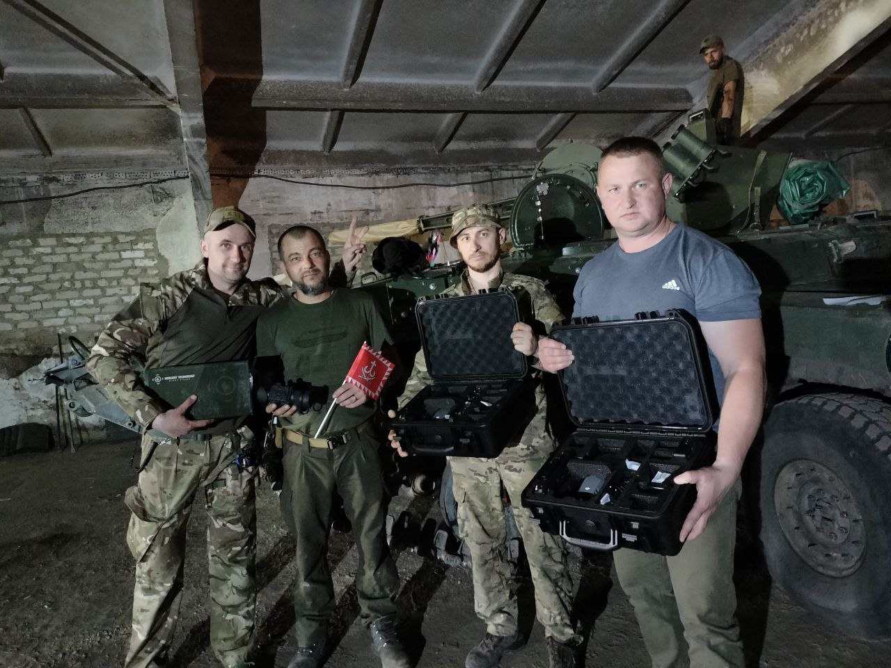 Волонтери з Вінниці доставили дрони, тепловізори та автівку на позиції бригади «Рубіж»