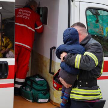 У Вінниці під час пожежі в квартирі врятували мати з дитиною (Відео+Фото)