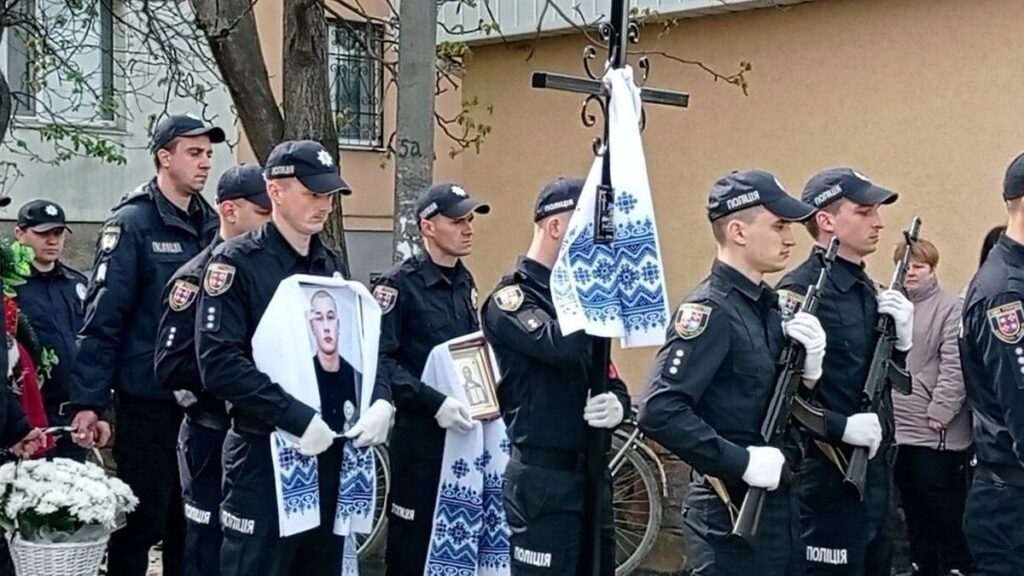 На Вінниччині прощаються із поліцейським Максимом Зарецьким