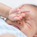Що треба знати про закисання очей у немовлят