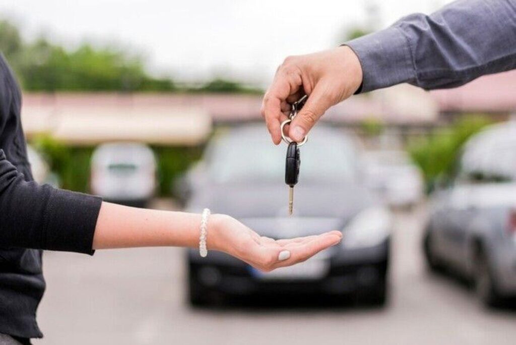 Українці змушені масово позбуватися авто: причина