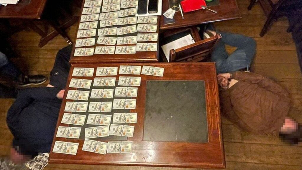 Злочинці хотіли втягнути співробітника СБУ у махінації та заволодіти кар’єром на Вінниччині