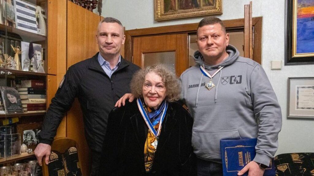 Ліну Костенко та Валерія Залужного нагородили званням Почесний громадянин Києва