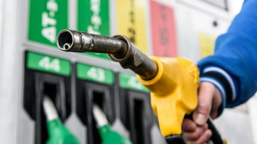 Ціни на бензин в Україні можуть злетіти до 80 гривень за літр: чому?
