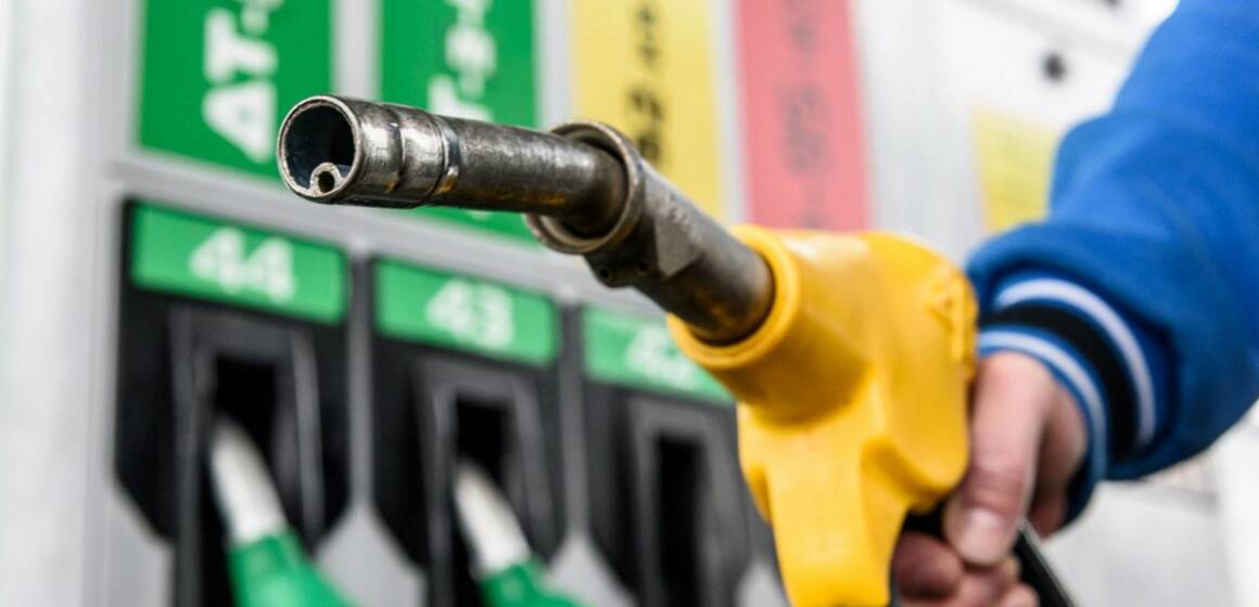 Ціни на бензин в Україні можуть злетіти до 80 гривень за літр: чому?