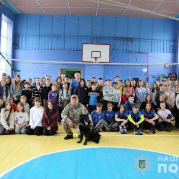 У Вінниці поліцейські нагадали ліцеїстам алгоритм дій під час виникнення надзвичайних подій