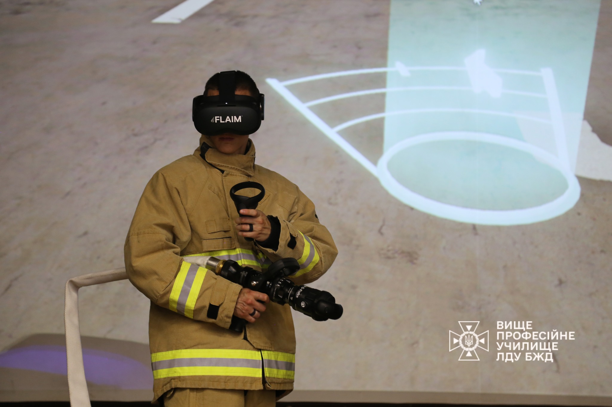 У Вінниці майбутнім пожежникам презентували перший в Україні симулятор віртуальної реальності