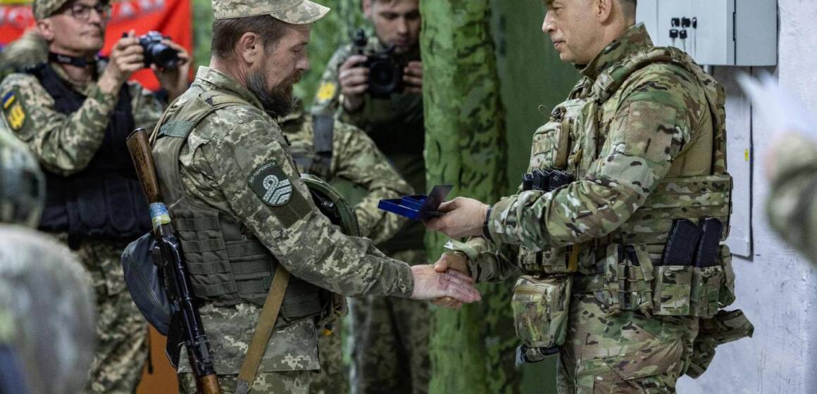 Військового з Вінниччини нагородили відзнакою «Золотий Хрест»