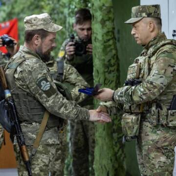 Військового з Вінниччини нагородили відзнакою «Золотий Хрест»