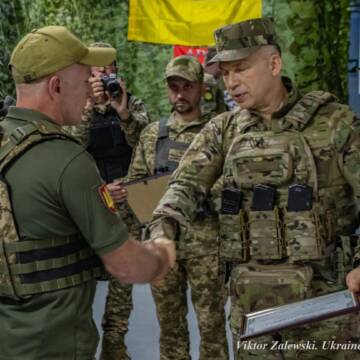 Військовий з Вінниччини нагороджений грошовим сертифікатом від головнокомандувача ЗСУ