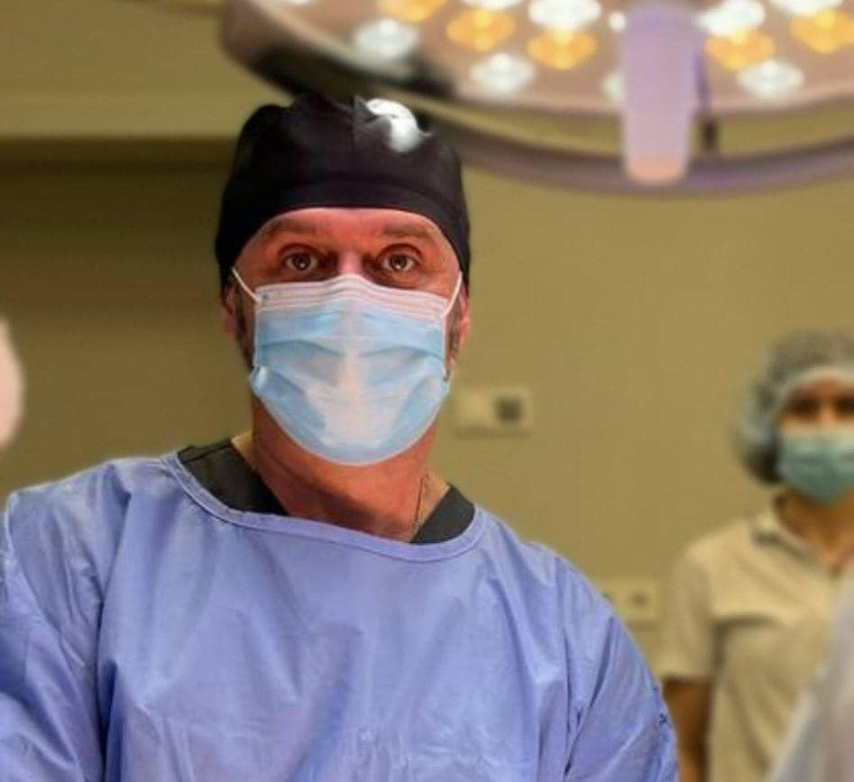 Лікарі під керівництвом вінницького військового хірурга врятували життя військовослужбовця