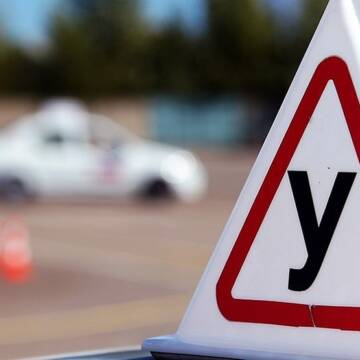 Без літери “У”: в Україні по-новому маркуватимуть учбові автомобілі