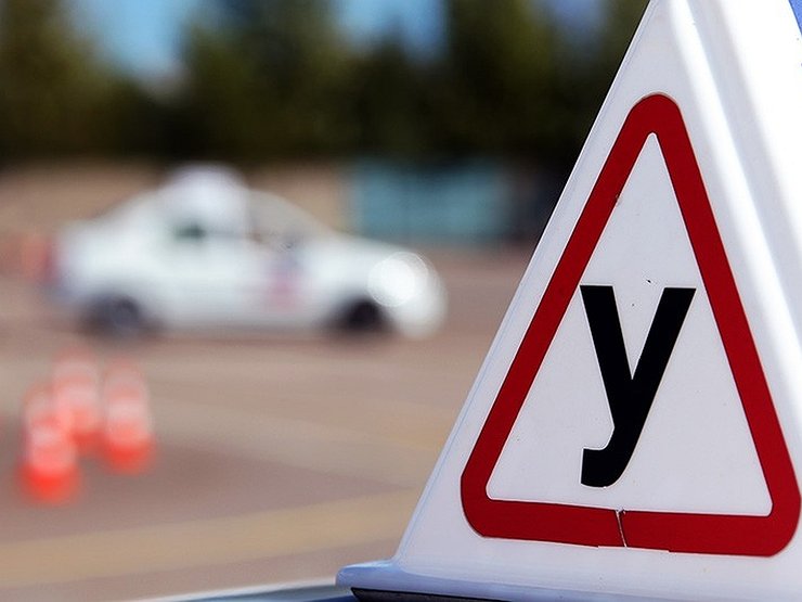 Без літери “У”: в Україні по-новому маркуватимуть учбові автомобілі