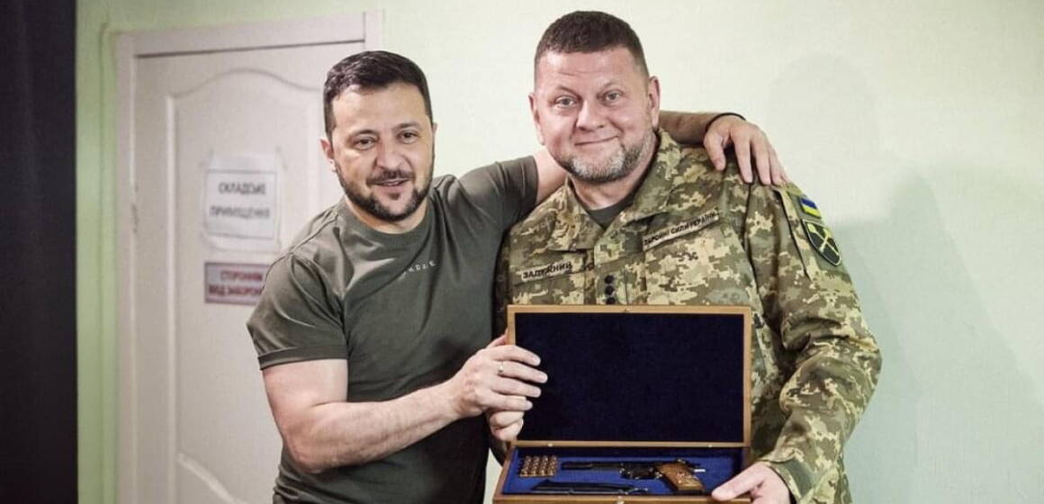 Зеленський звільнив Залужного з військової служби