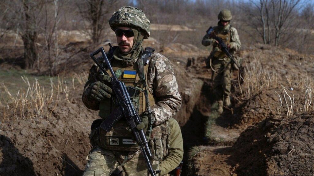 Генштаб: на фронті за добу відбулося 122 бойових зіткнення, рф атакує на сході