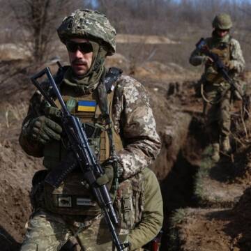 Генштаб: на фронті за добу відбулося 122 бойових зіткнення, рф атакує на сході