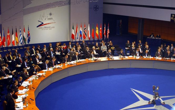 Парламентська Асамблея НАТО закликала надати Україні дозвіл бити західною зброєю по рф
