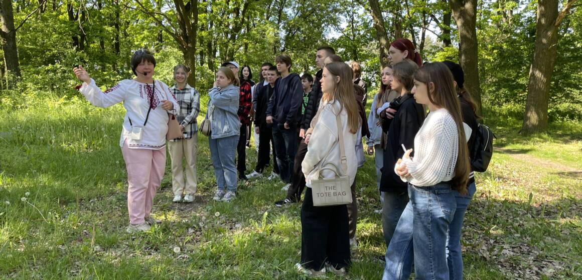 Для дітей Захисників і ВПО влаштували екскурсію по туристичних візитівках Вінниці